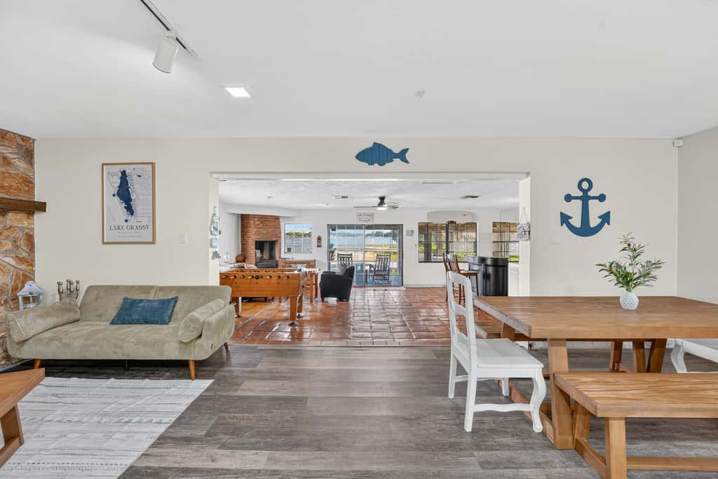 Lakefront Living