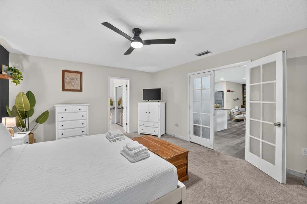 Lakefront Living
