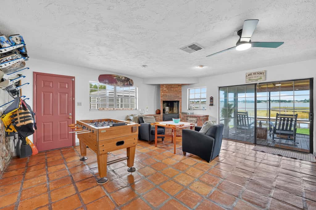 Lakefront Living