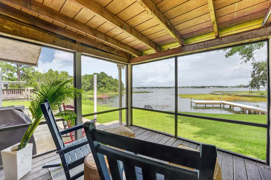 Lakefront Living