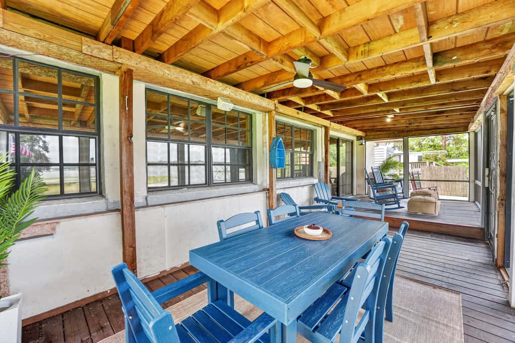 Lakefront Living