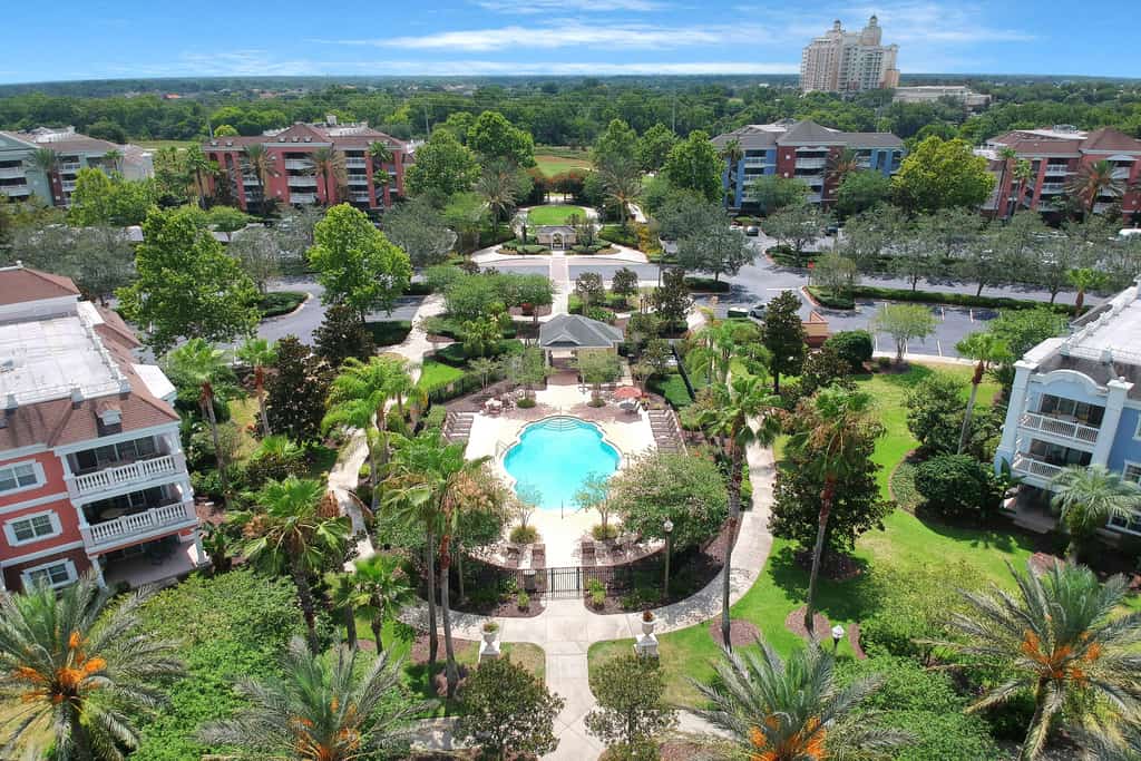 Ground floor condo at luxury resort with pools & hot tubs, close to Disney