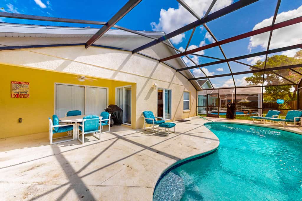 Lovely home with a private pool, grill, washer/dryer, & AC - snowbird friendly