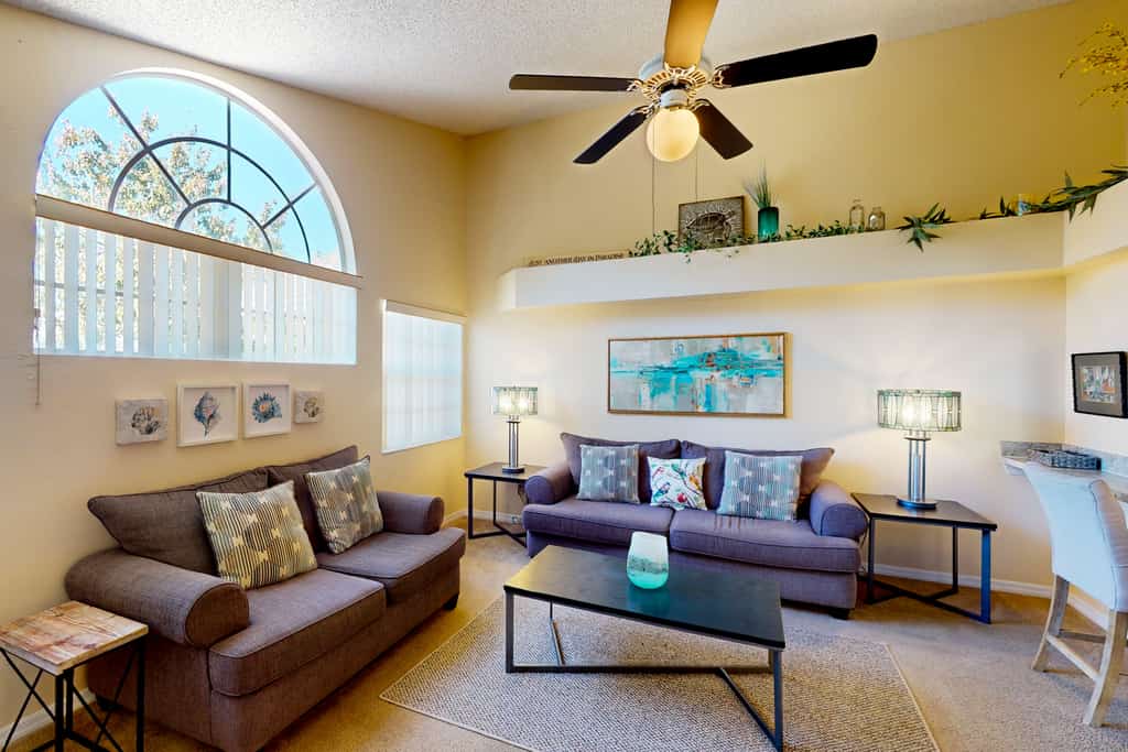 Resort condo w/ shared Pool and Hot Tub, close to Disney & other theme parks
