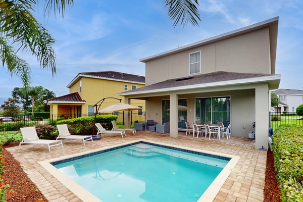 Near Theme Parks, fun filled home with Harry Potter gameroom, & private pool