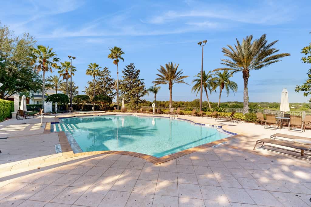 3BR golf-view condo with pool and balcony Near Disney