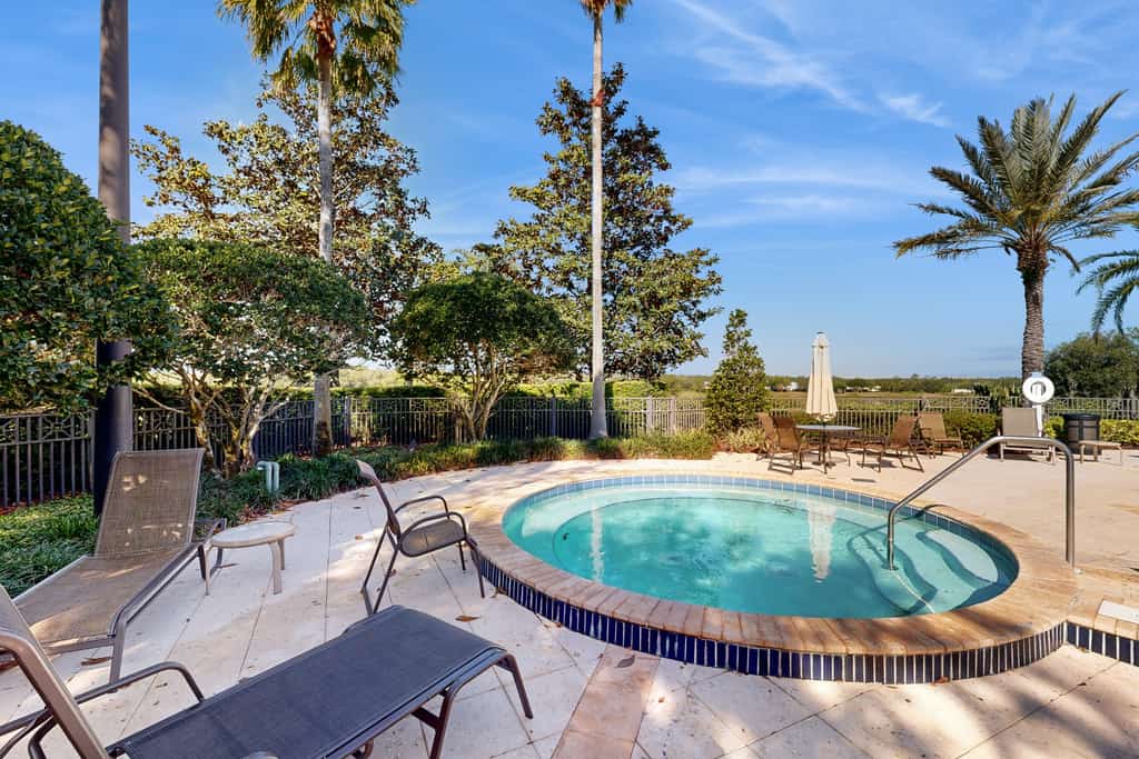 3BR golf-view condo with pool and balcony Near Disney
