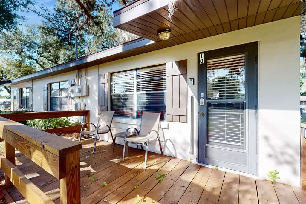 Lakeside resort condo with private deck & grill + on-site docks/boat launch