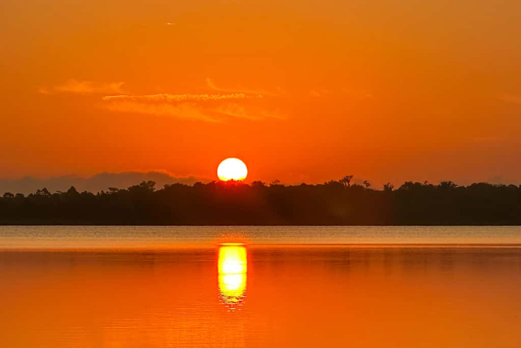 Red Beach Lake Escape
