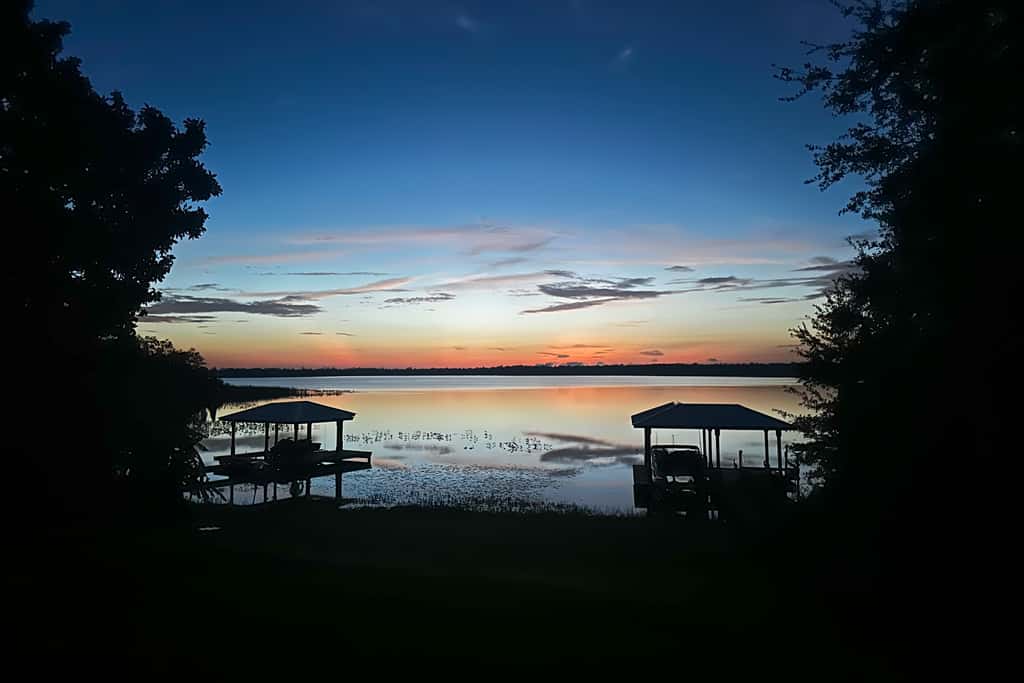 Red Beach Lake Escape