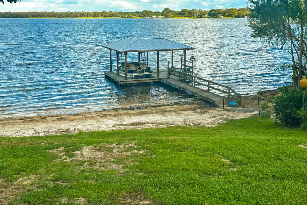 Red Beach Lake Escape