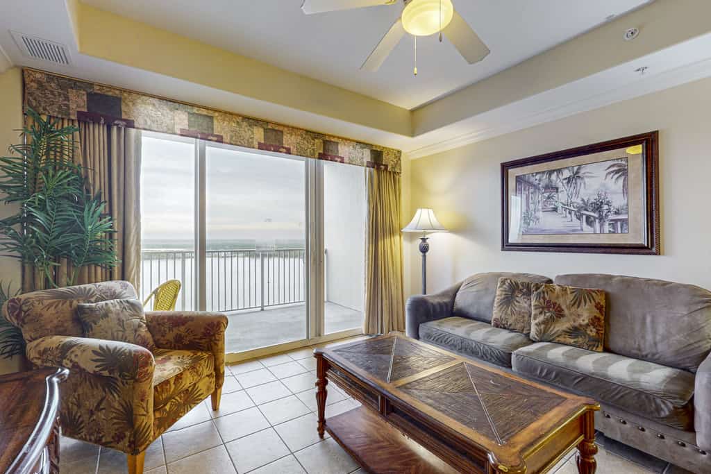 Ideal lakefront escape with lake view, AC, WiFi, pool & hot tub near attractions