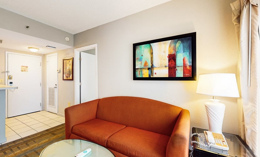 Spacious Condo with a Kitchen, AC, Pools, Hot Tubs, Tennis, & Gym