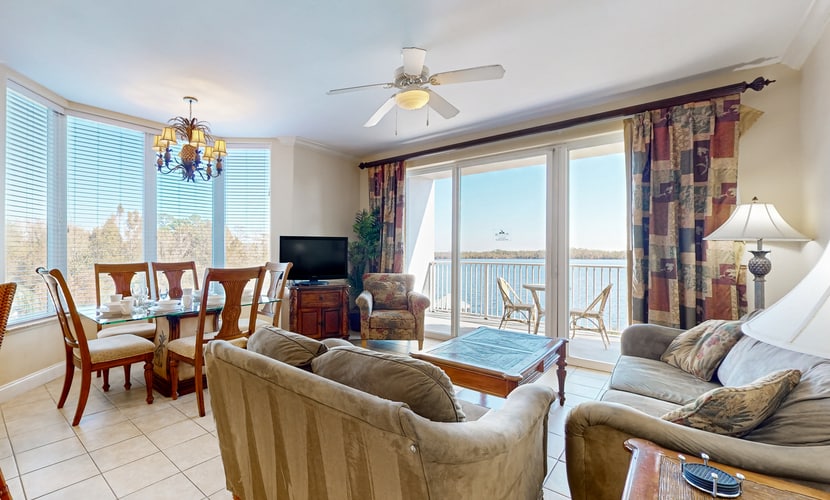 Spacious lakefront condo with views, AC, gym, pool & hot tub near attractions