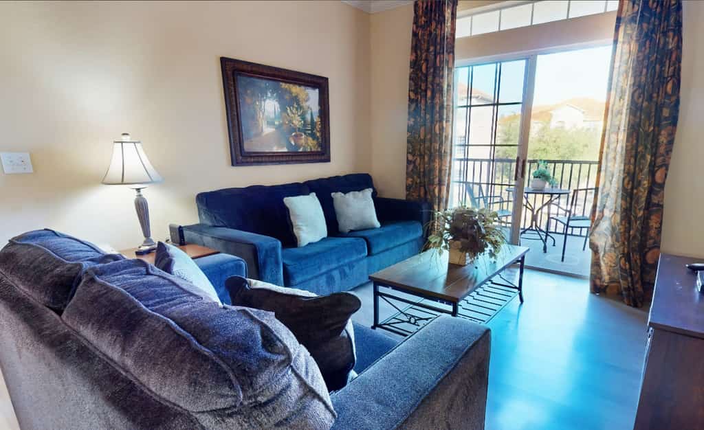 Resort condo close to theme parks with on-site pool, bar, restaurant, & gym