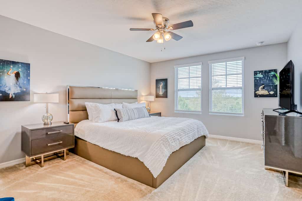 Spacious townhome with heated pool, WiFi, & central A/C - near theme parks