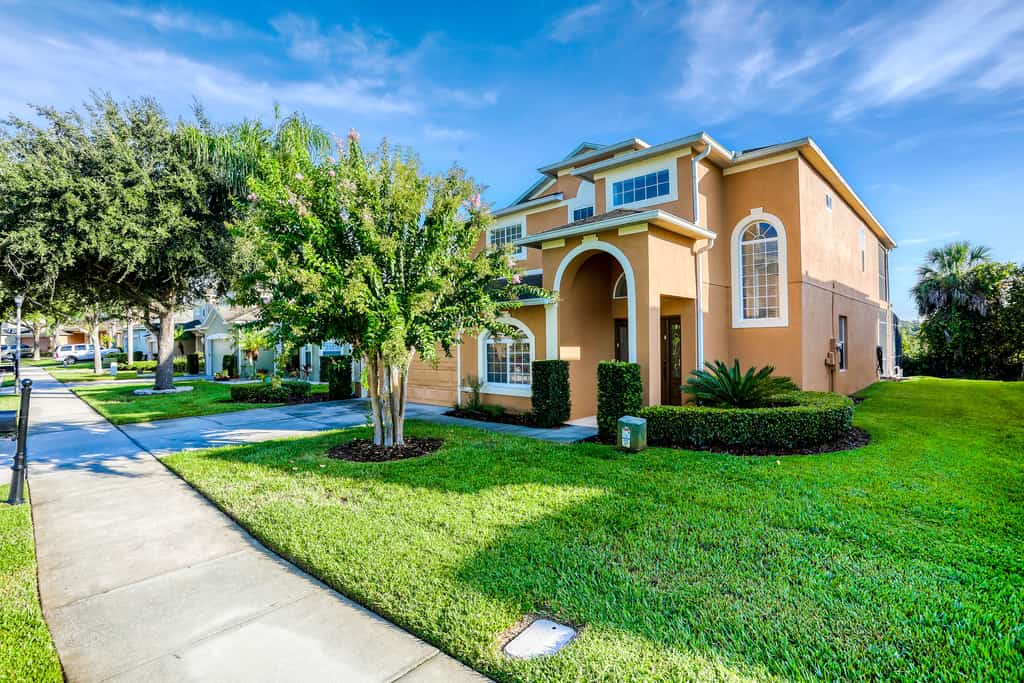Gorgeous home near Disney with private pool, pool spa, on-site gym, tennis, AC