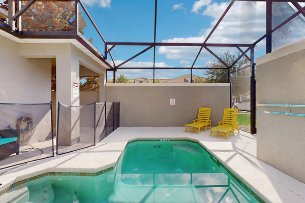 Stylish townhouse with a private pool & lanai plus clubhouse amenities