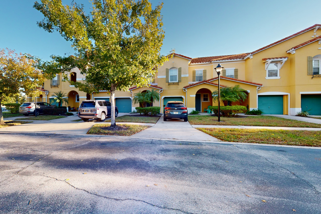 Comfy Escape - Compass Bay Resort