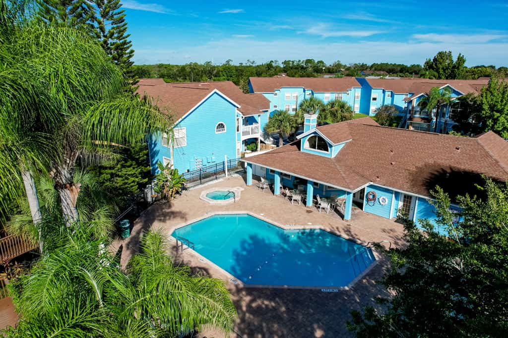 Blue Crush | House in Kissimmee with pool, hot tub, and tennis access