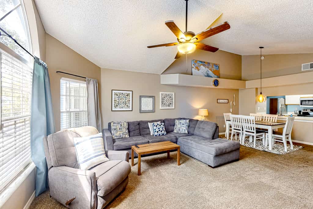 Blue Crush | House in Kissimmee with pool, hot tub, and tennis access