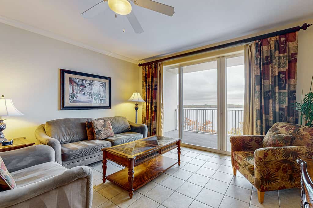 Relaxing lakefront condo near attractions with AC, hot tub, pool & lake view