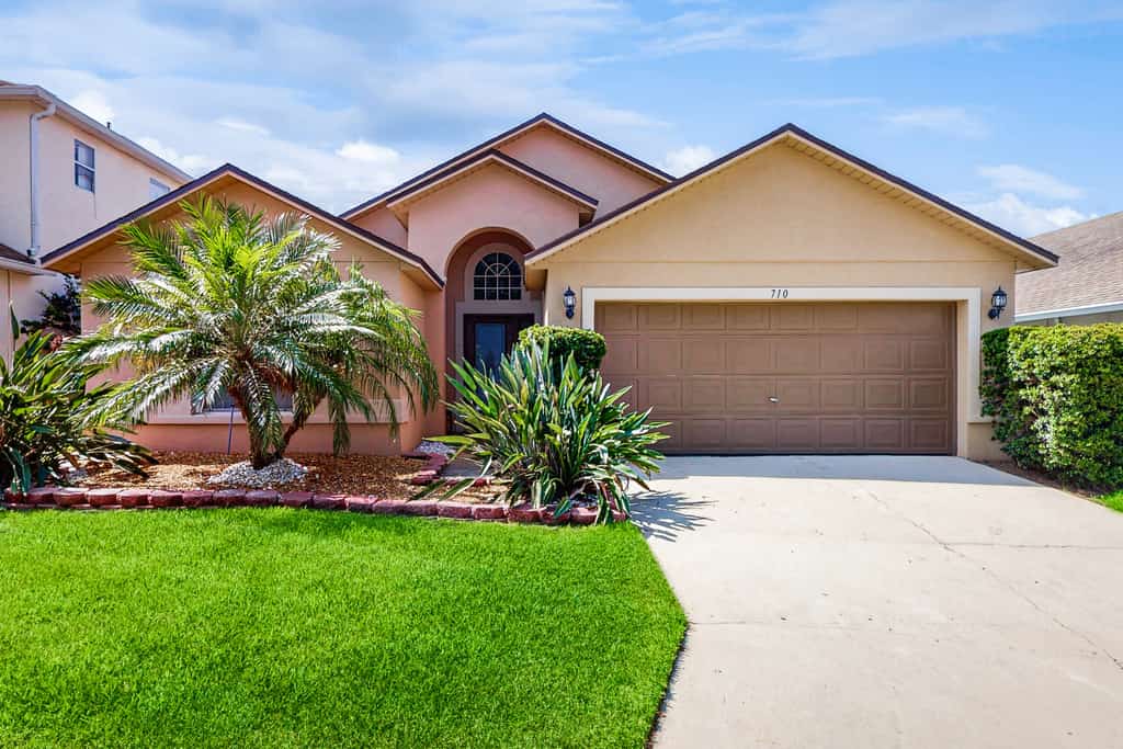 Big & Beautiful Home Close to Theme Parks w/Fast WiFi, Private Patio & Pool + AC