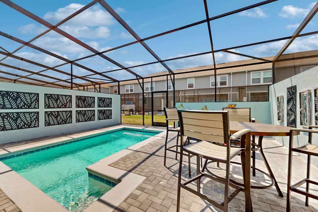 Charming Davenport house: Dog-friendly, pool, patio, well-equipped kitchen