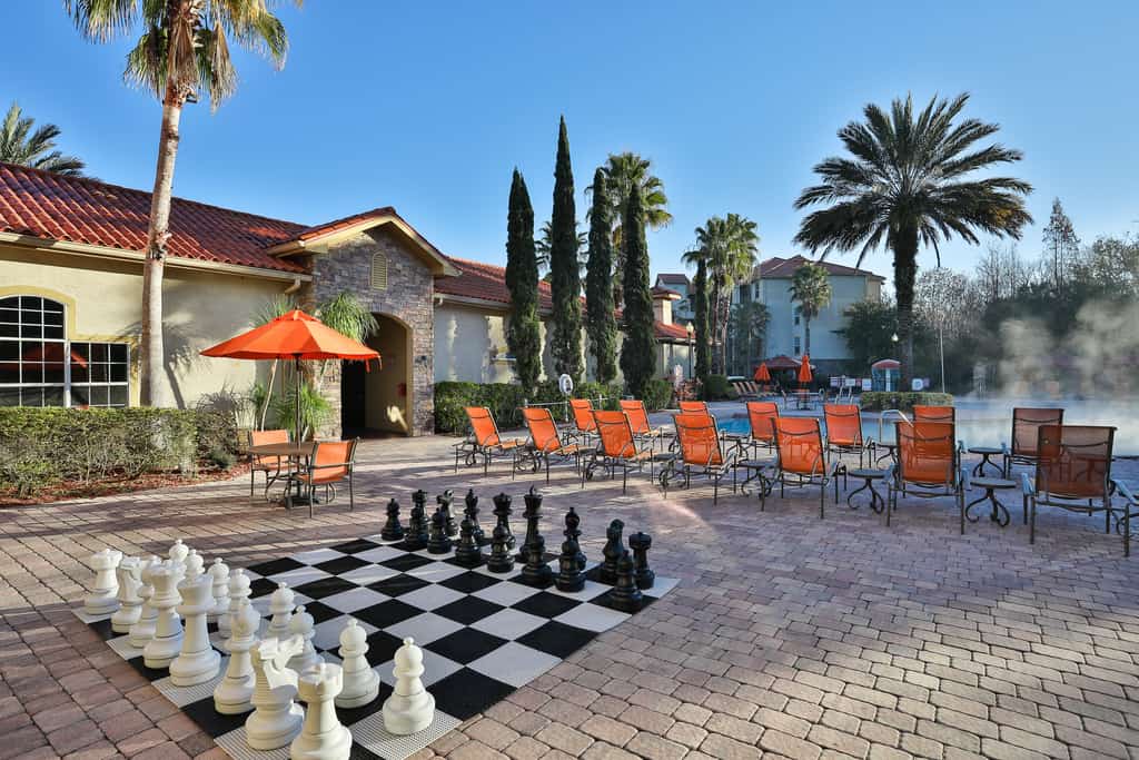 Resort condo with heated pool, gym, BBQ area, balcony, W/D, children's pool, AC