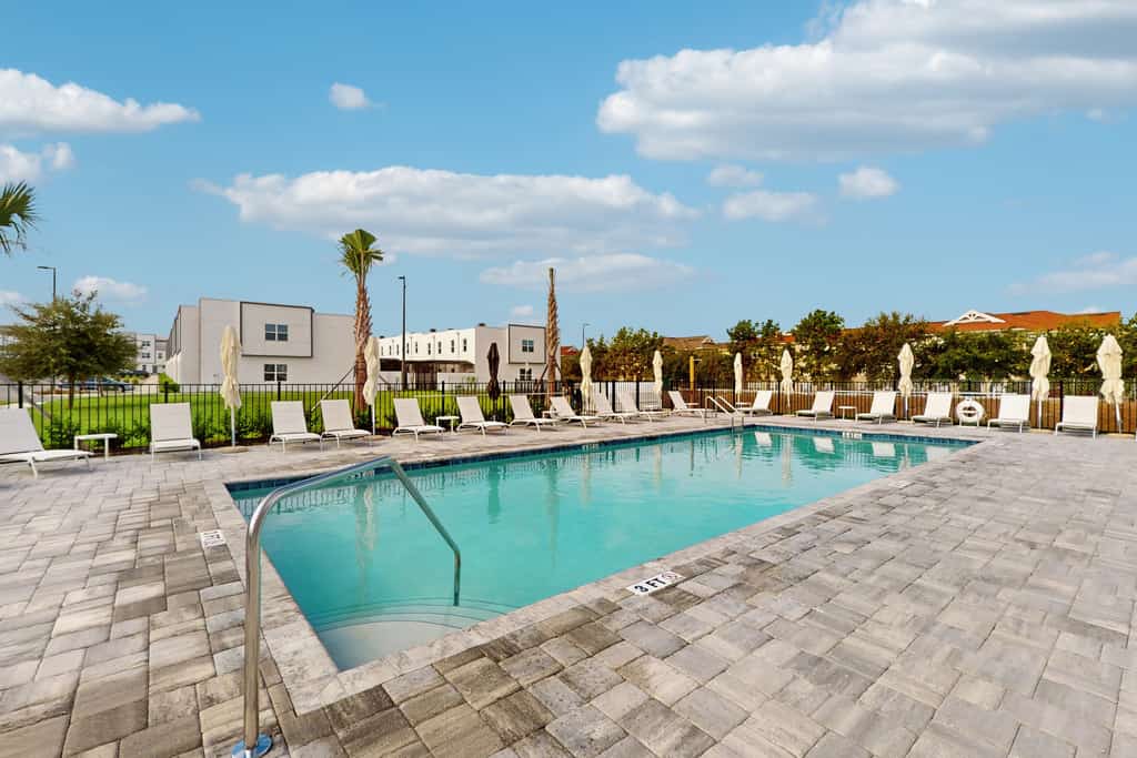 Modern Townhouse with Private Pool Near Disney & Top Attractions