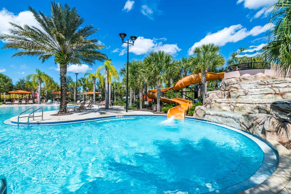 Modern home w/ pool, spa, movie screen & Ping-Pong - walk to clubhouse