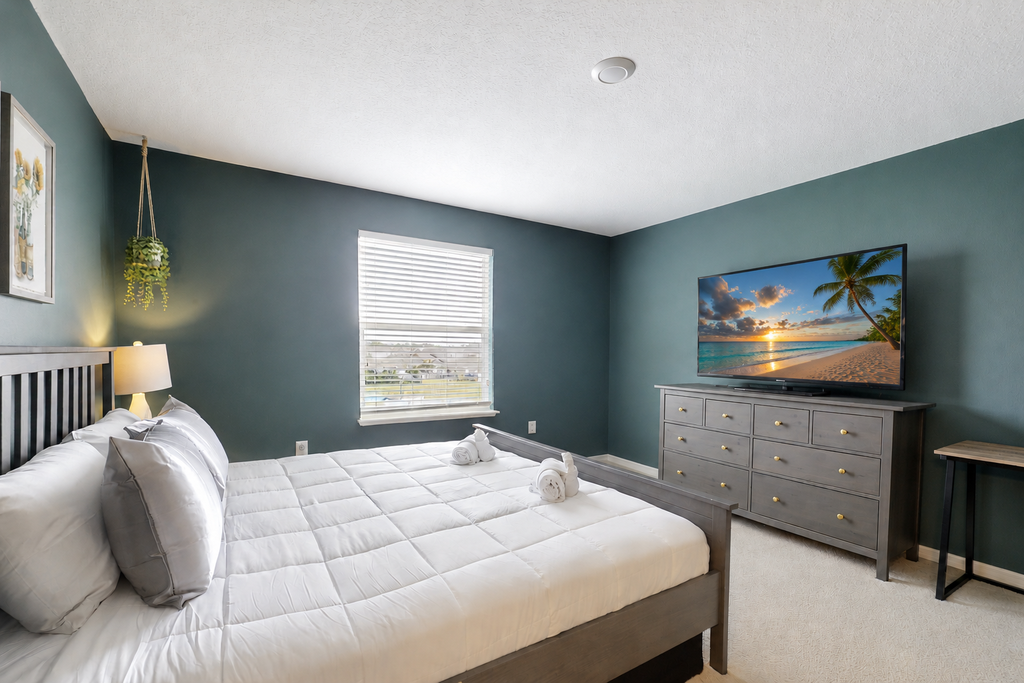 Cozy townhouse with private screened patio & community pool – near theme parks
