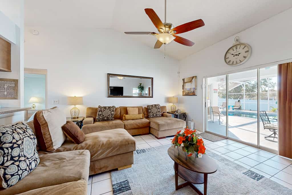 Dog-friendly getaway with private pool, tennis & AC - near theme parks