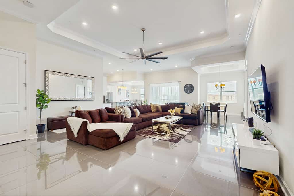 Fourth Floor Penthouse with Shared Pools and Hot Tub, Fast WiFi, & Central AC