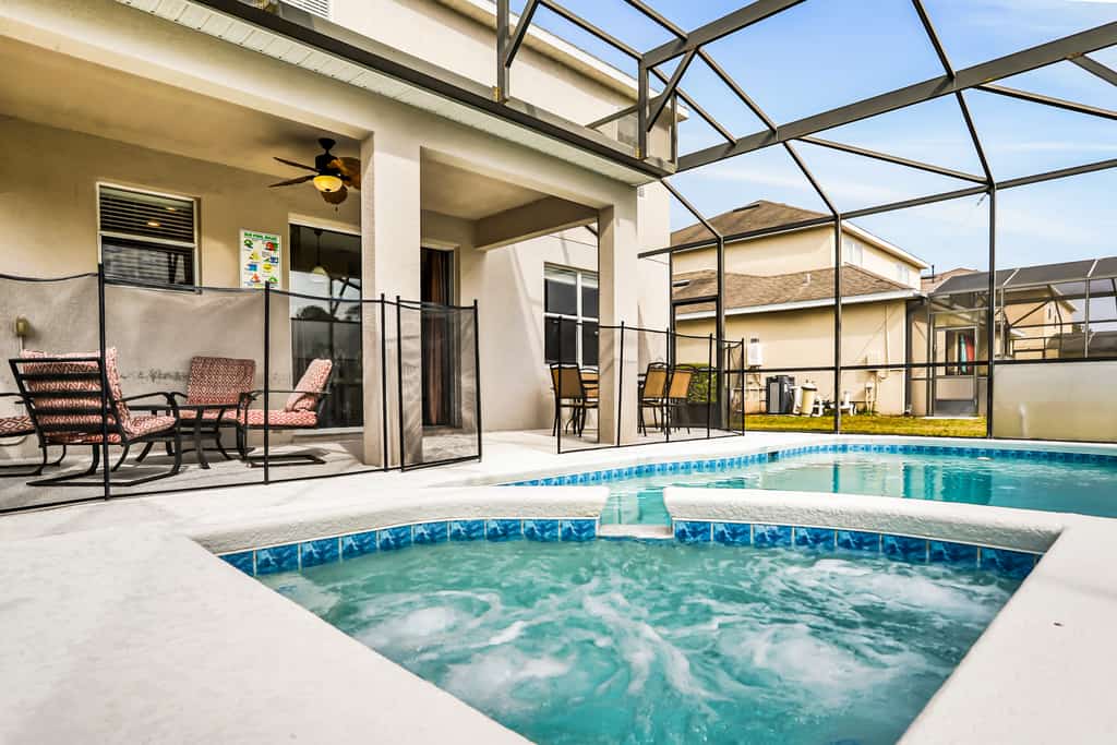 Castle Street Memories - Trafalgar Village Resort