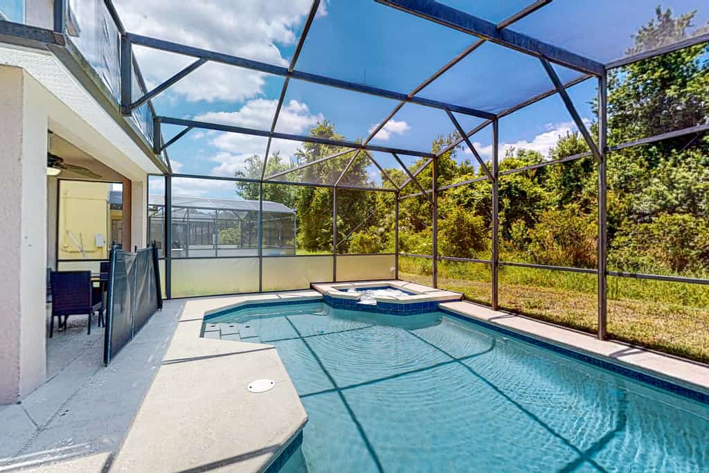 Dog-friendly home in a quiet area near Disney with private heated pool, pool spa