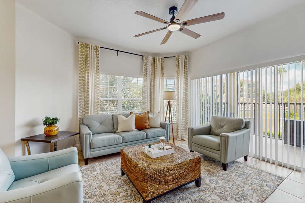 3BR/2BA Orlando Condo near Disney with Pool