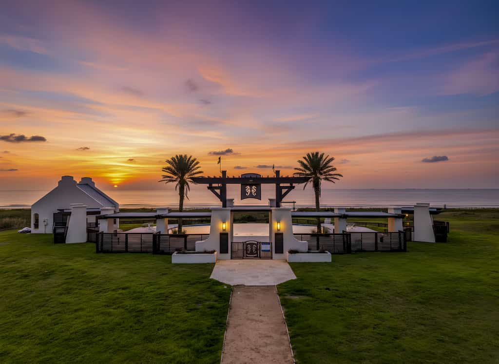 Luxury Villa l Pool l Pristine Ocean Views