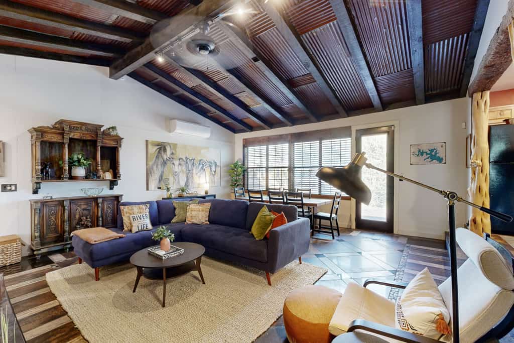 Newly renovated rustic home with deck by Horseshoe and Tubing