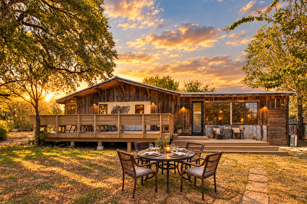 Newly renovated rustic home with deck by Horseshoe and Tubing