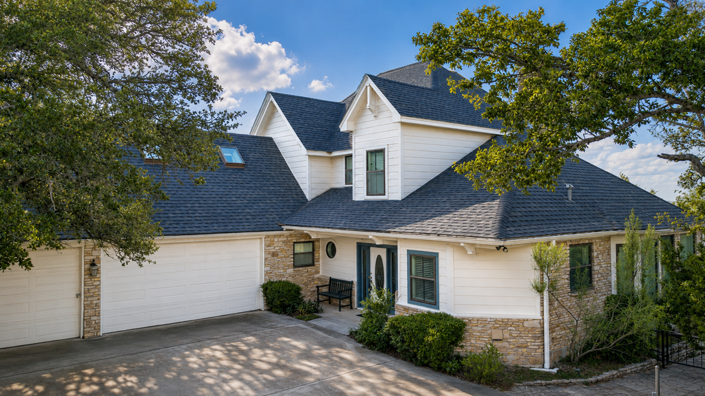 Spacious home with Canyon Lake views and a private pool