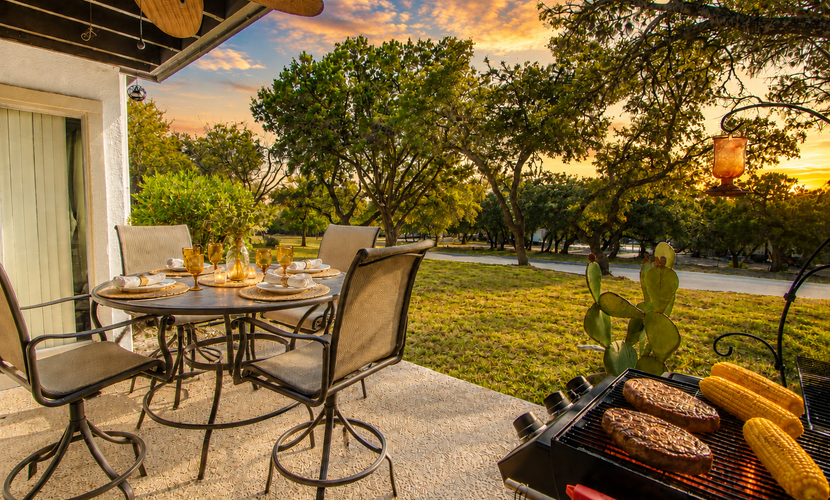 Lakeview ground-floor condo with pool, tennis, and grill access - dog-friendly