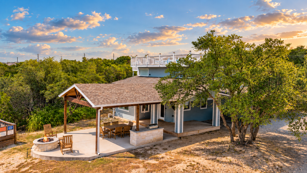 Lovely home on 2+ acres with views, firepit & outdoor kitchen - wedding perfect
