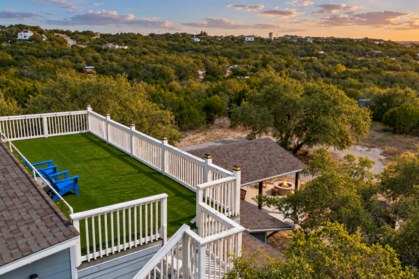 Lovely home on 2+ acres with views, firepit & outdoor kitchen - wedding perfect