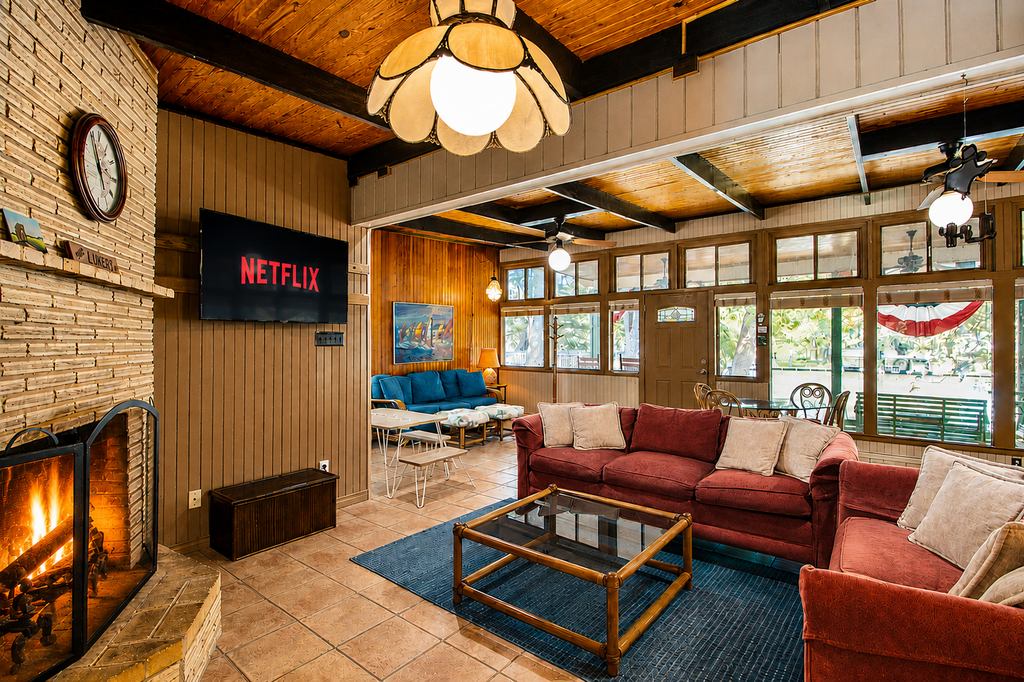 Funshine | Riverfront house in Mc Queeney with guest house, river views, grill
