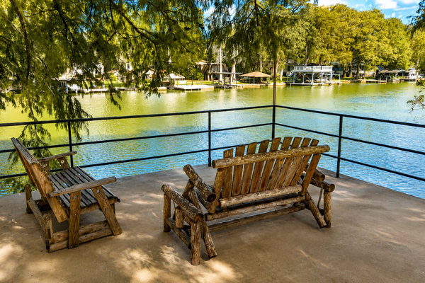 Funshine | Riverfront house in Mc Queeney with guest house, river views, grill