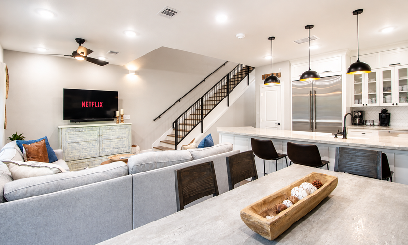 Luxury Condo on Guadalup River-5 Star Amenities-Walk to Gruene
