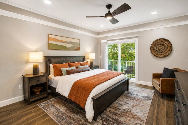 Luxury Condo on Guadalup River-5 Star Amenities-Walk to Gruene