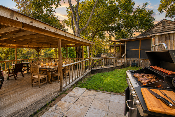 Charming dog-friendly home with expansive deck - near boat ramp & attractions
