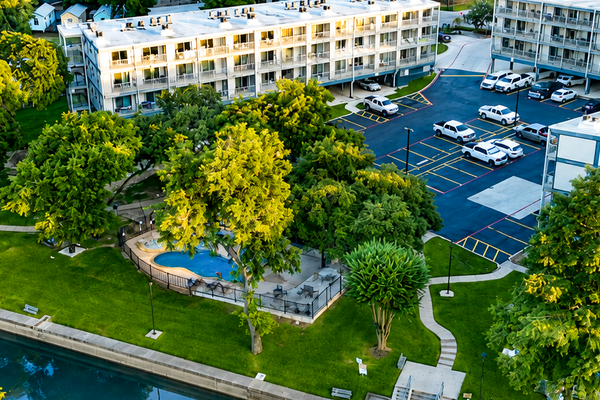 Pool, Jacuzzi | Walk to Downtown New Braunfels